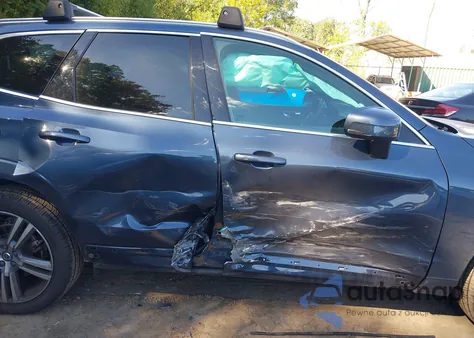 2021 Volvo Xc60 T5 Momentum z USA, uszkodzony, nr VIN YV4102DK2M1846512